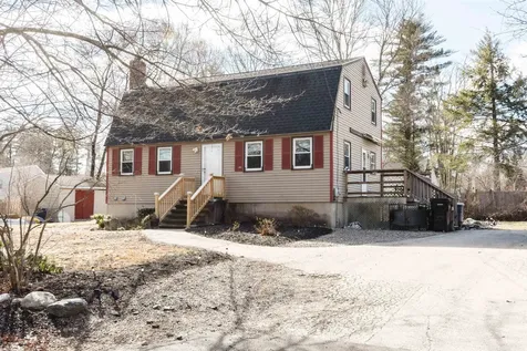 8 Edwards Street Salem NH 03079