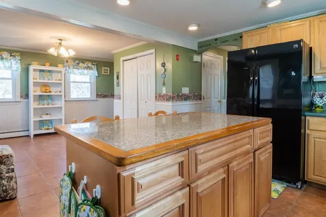 8 Edwards Street Salem NH 03079