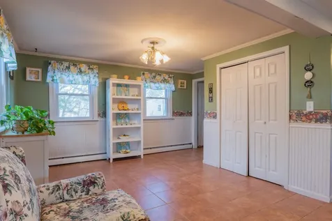 8 Edwards Street Salem NH 03079