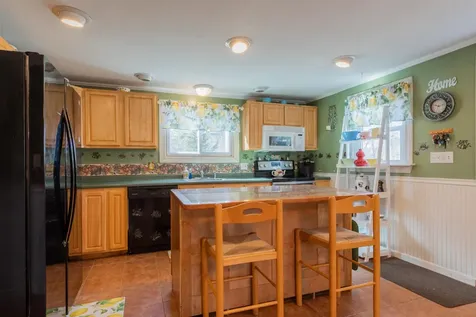 8 Edwards Street Salem NH 03079