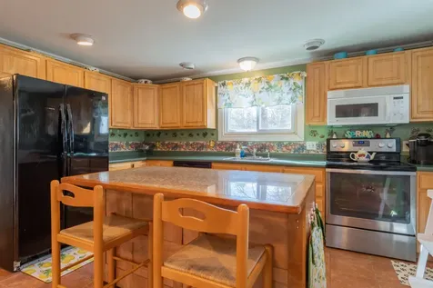 8 Edwards Street Salem NH 03079