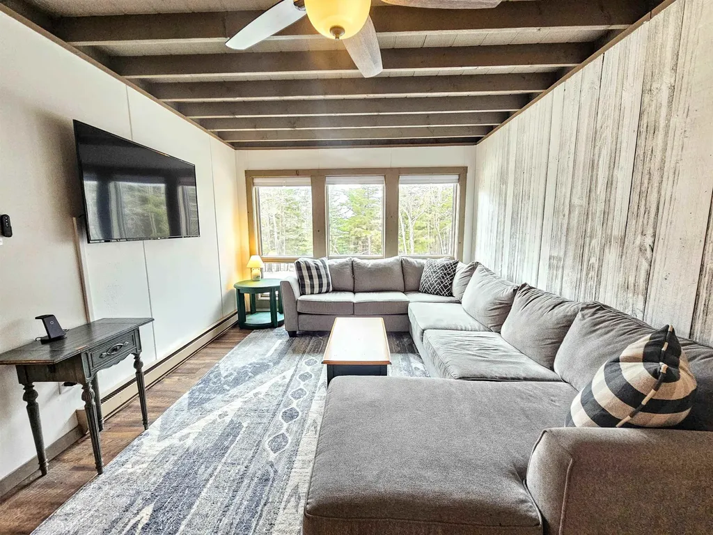 4g Lower Highlands Road Dover, VT