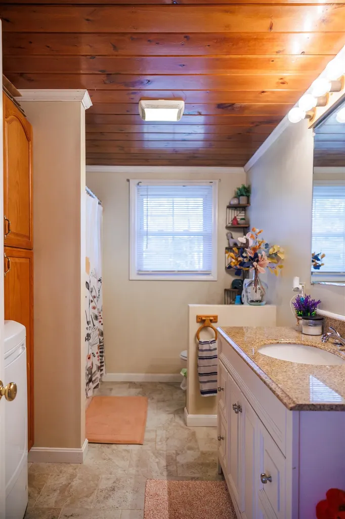 17 Woodland Drive Weare NH 03281