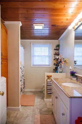 17 Woodland Drive Weare NH 03281