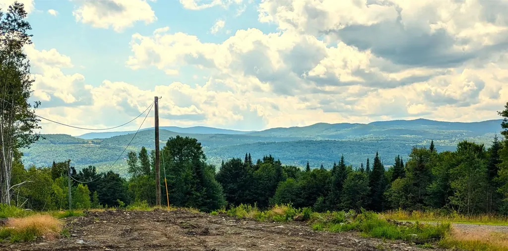 9 Silver Maple Road, Colebrook NH Real Estate Listing MLS 4989735