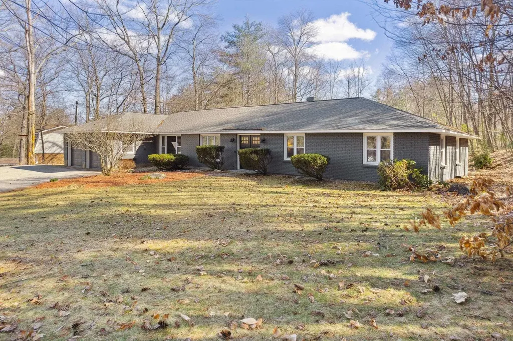 8 Roblin Road Bedford NH 03110