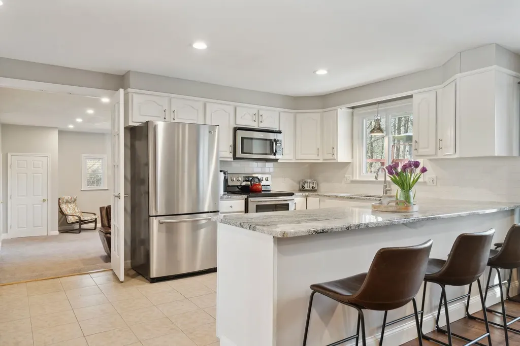 8 Roblin Road Bedford NH 03110