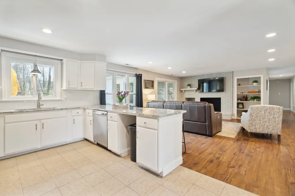 8 Roblin Road Bedford NH 03110