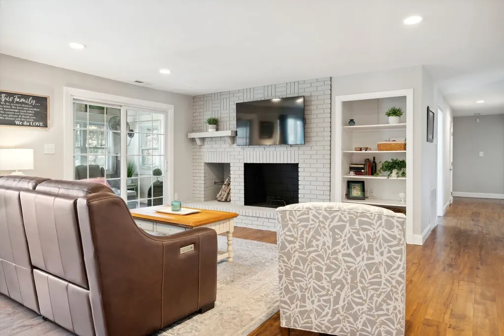 8 Roblin Road Bedford NH 03110