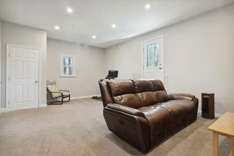 8 Roblin Road Bedford NH 03110