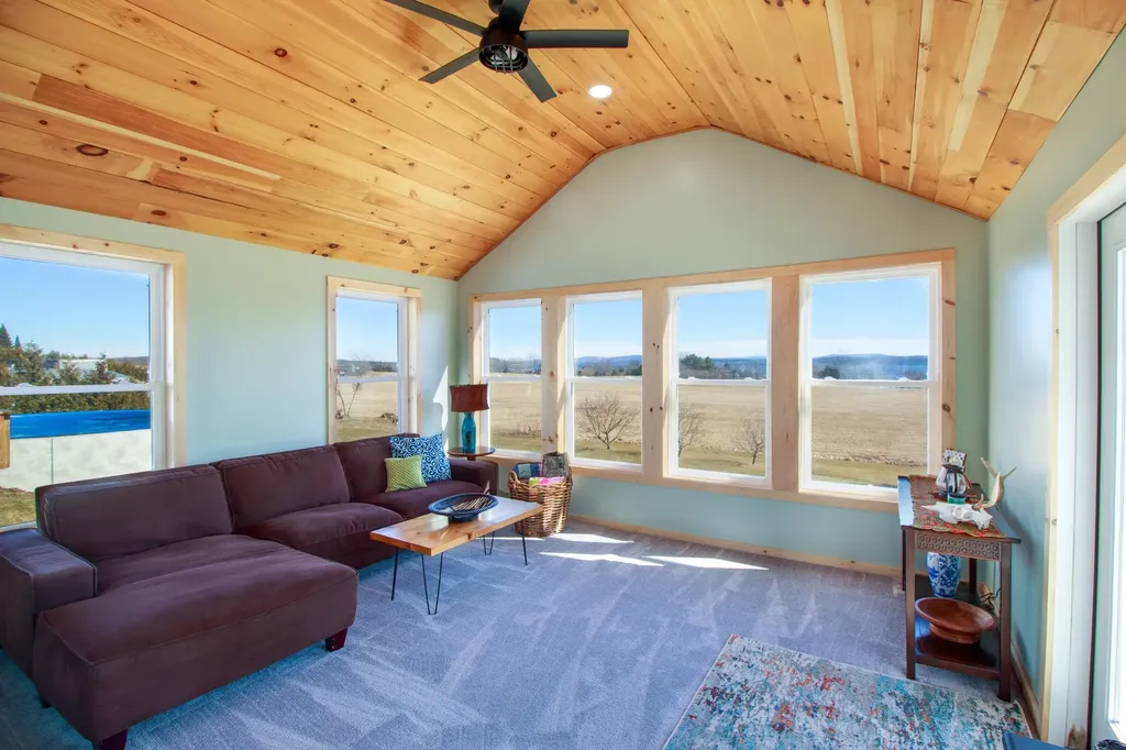4 Tebeau Terrace Grand Isle VT 05458