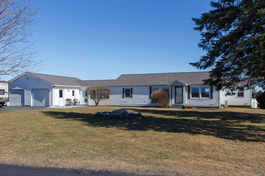4 Tebeau Terrace Grand Isle VT 05458