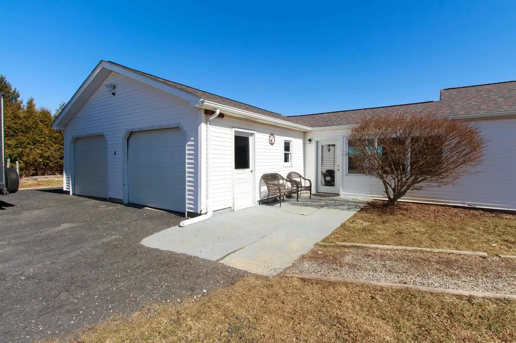 4 Tebeau Terrace Grand Isle VT 05458