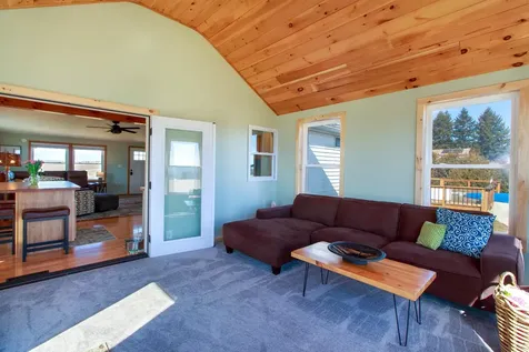 4 Tebeau Terrace Grand Isle VT 05458
