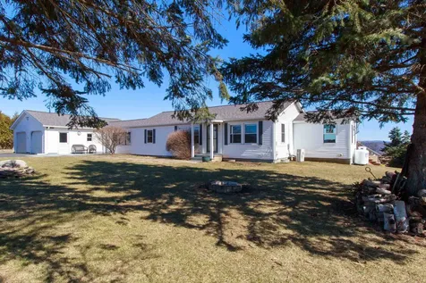 4 Tebeau Terrace Grand Isle VT 05458