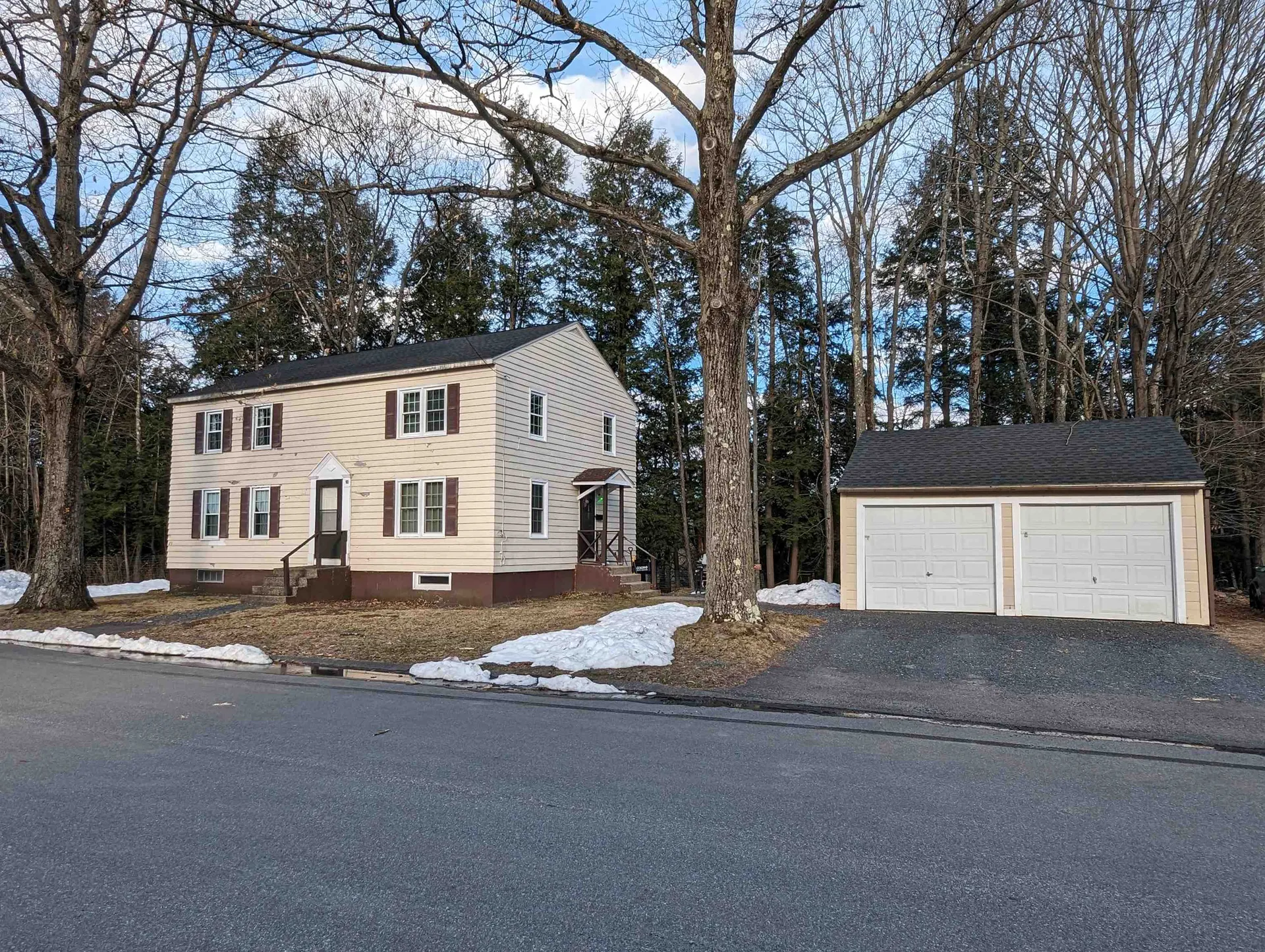 21-23 Mckenzie Drive Claremont NH 03743