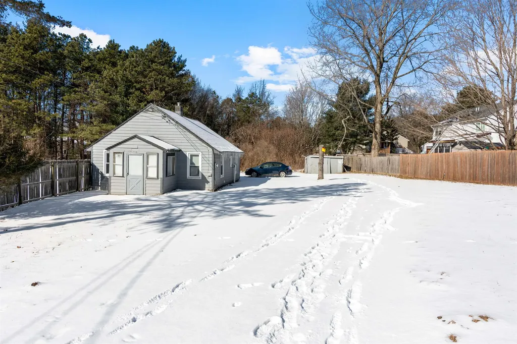 250-252 River Road Colchester VT 05446
