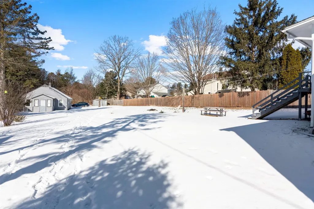 250-252 River Road Colchester VT 05446