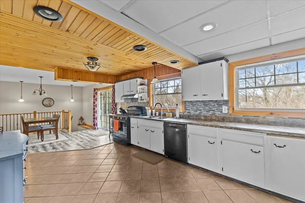 27 Meadow Lane Highgate VT 05459