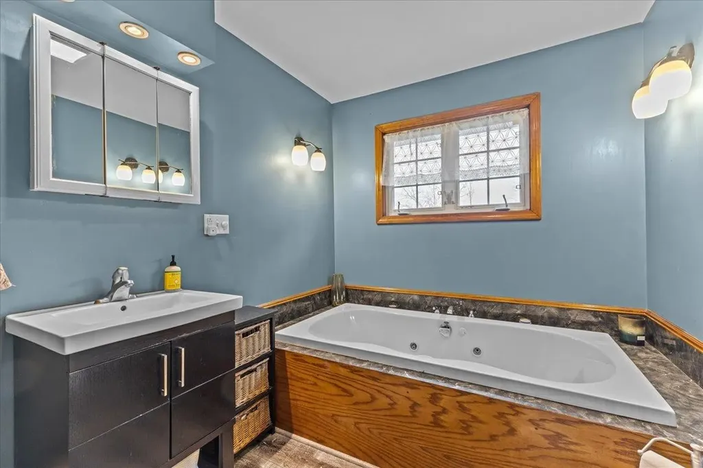 27 Meadow Lane Highgate VT 05459