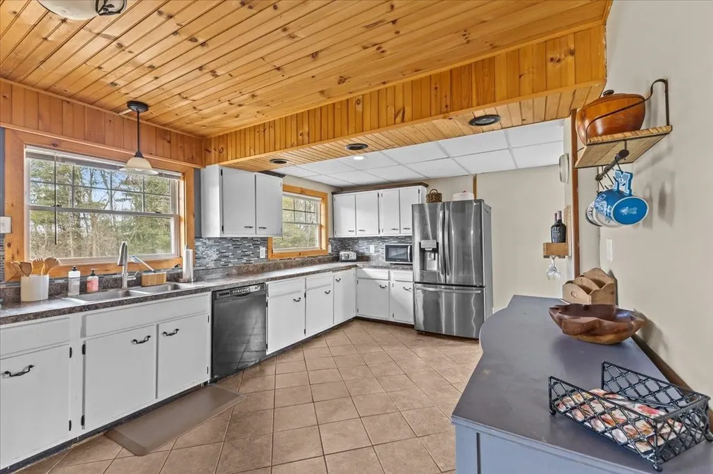 27 Meadow Lane Highgate VT 05459