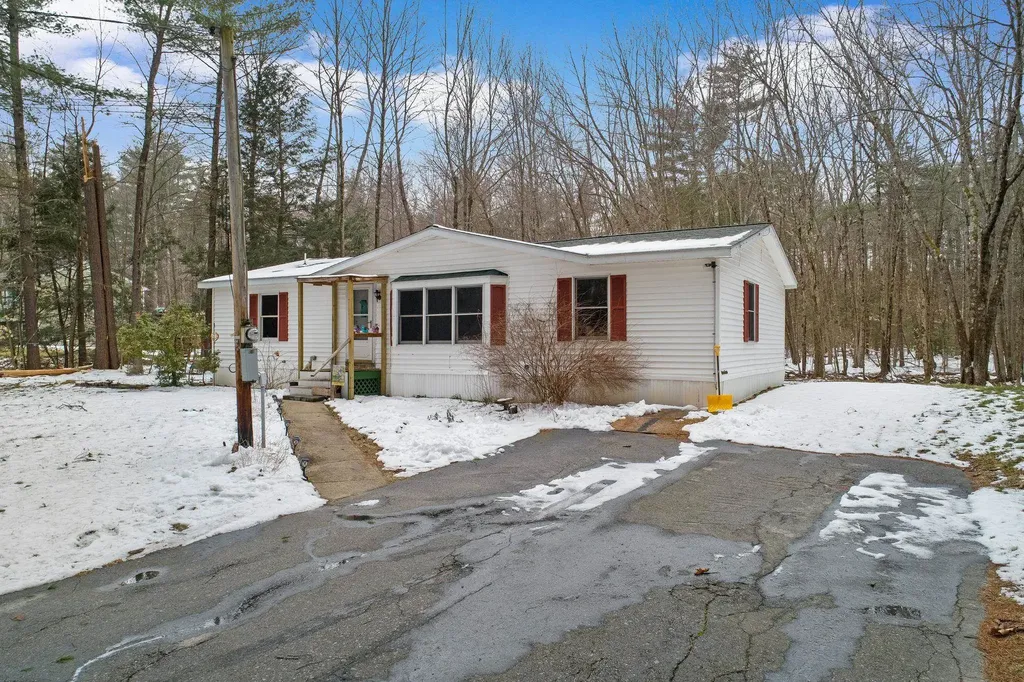 18 Roy Street Raymond NH 03077