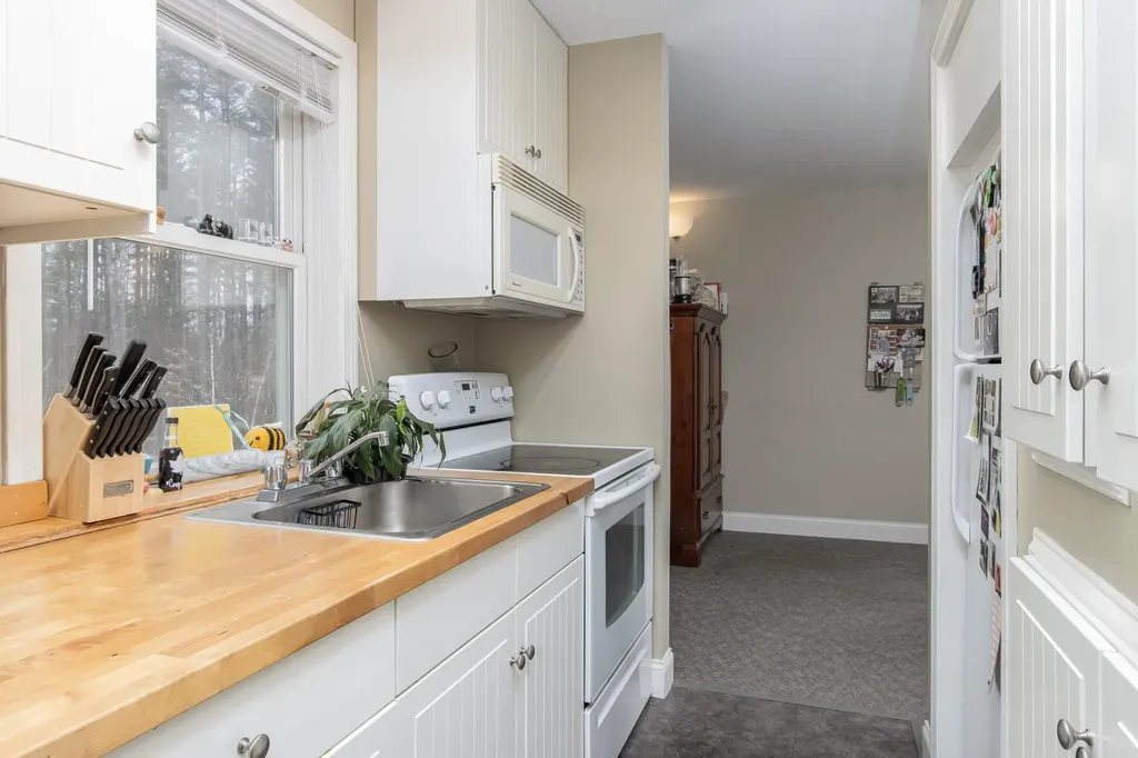 146 S. Hill Road New Boston NH 03070