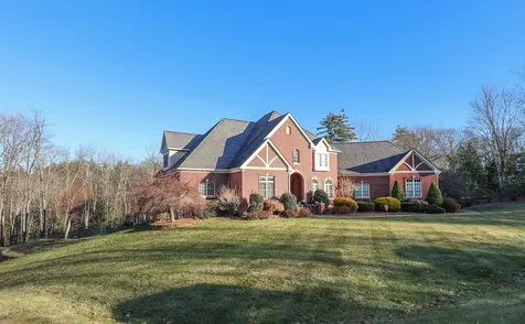 12 Chardonnay Terrace Bedford NH 03110
