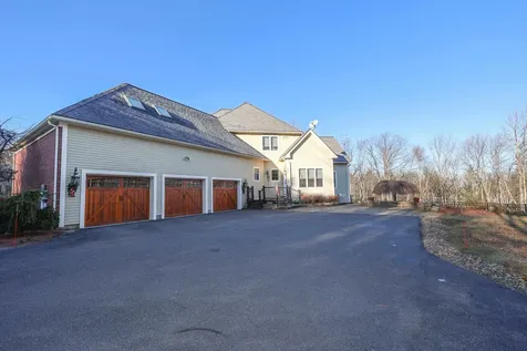 12 Chardonnay Terrace Bedford NH 03110