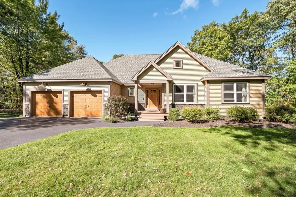 21 Aspen Drive Pelham NH 03076