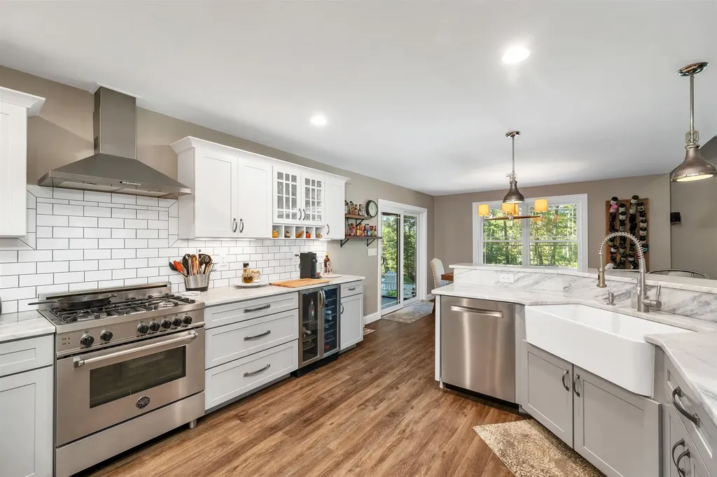 21 Aspen Drive Pelham NH 03076