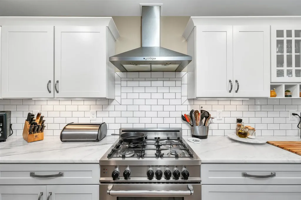 21 Aspen Drive Pelham NH 03076