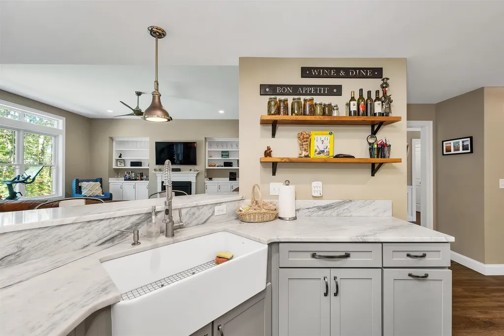 21 Aspen Drive Pelham NH 03076