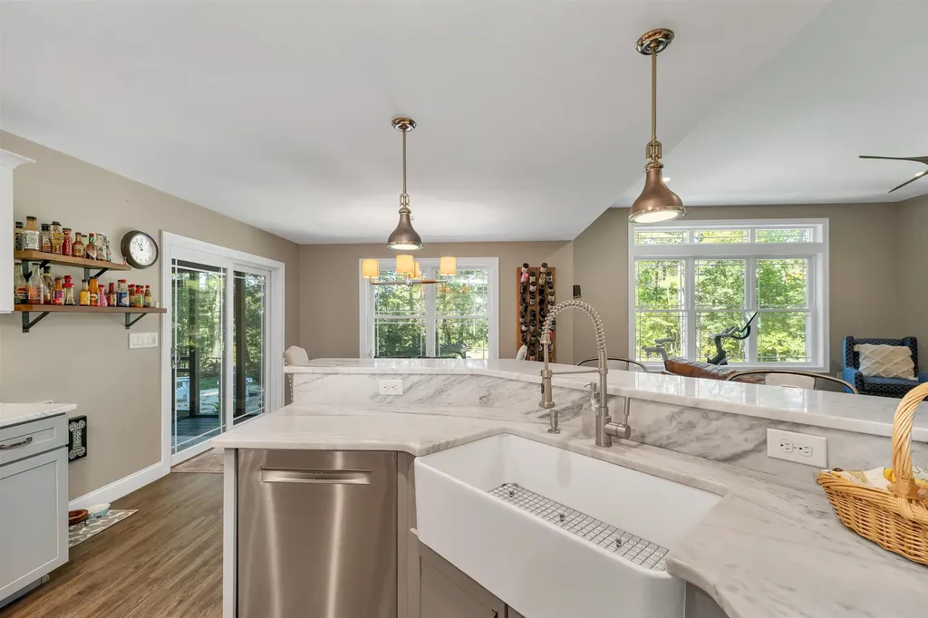 21 Aspen Drive Pelham NH 03076