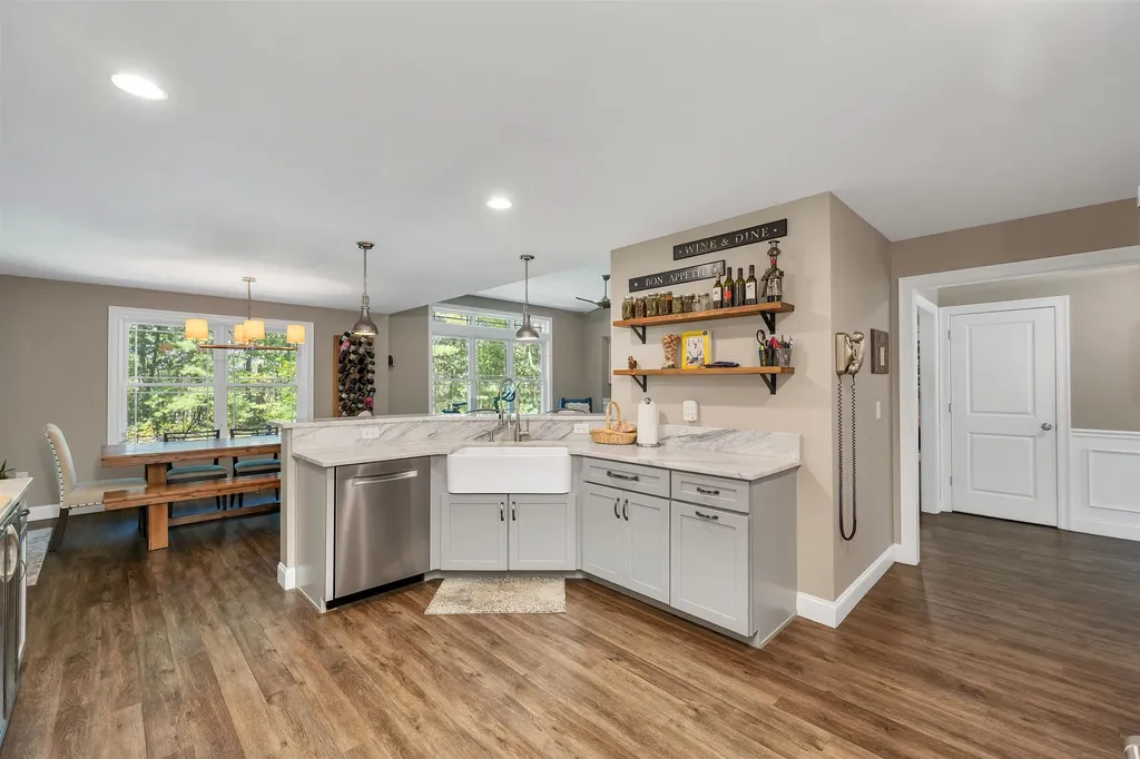 21 Aspen Drive Pelham NH 03076