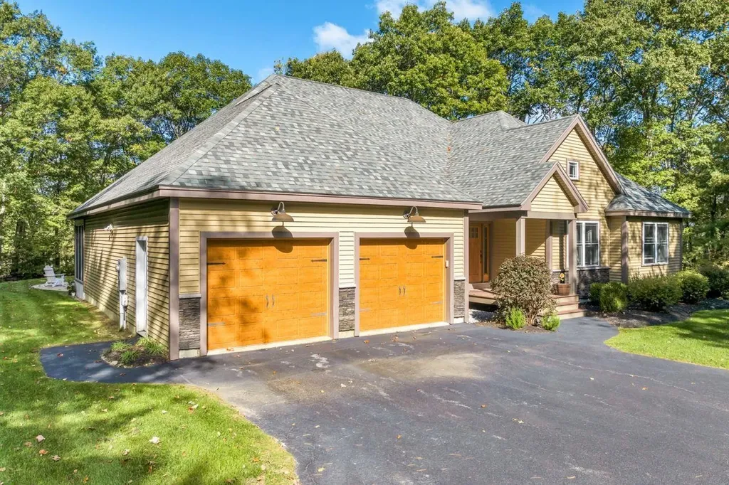 21 Aspen Drive Pelham NH 03076