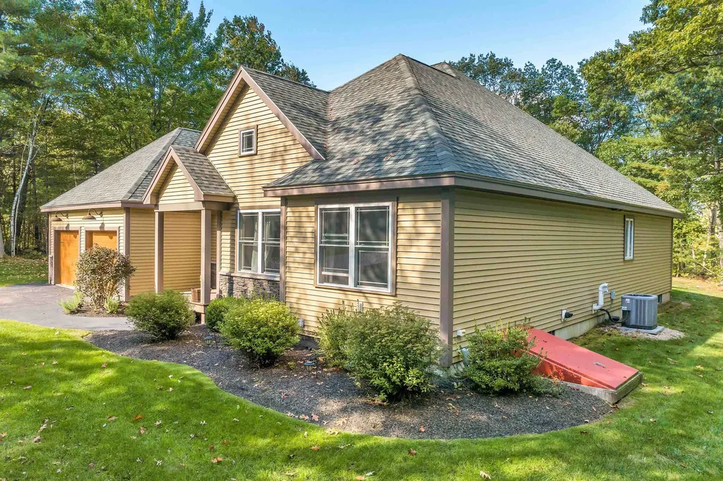 21 Aspen Drive Pelham NH 03076