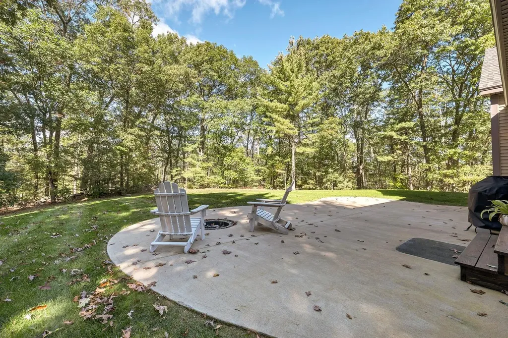 21 Aspen Drive Pelham NH 03076