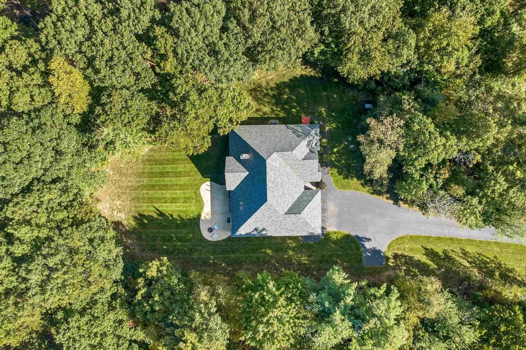 21 Aspen Drive Pelham NH 03076