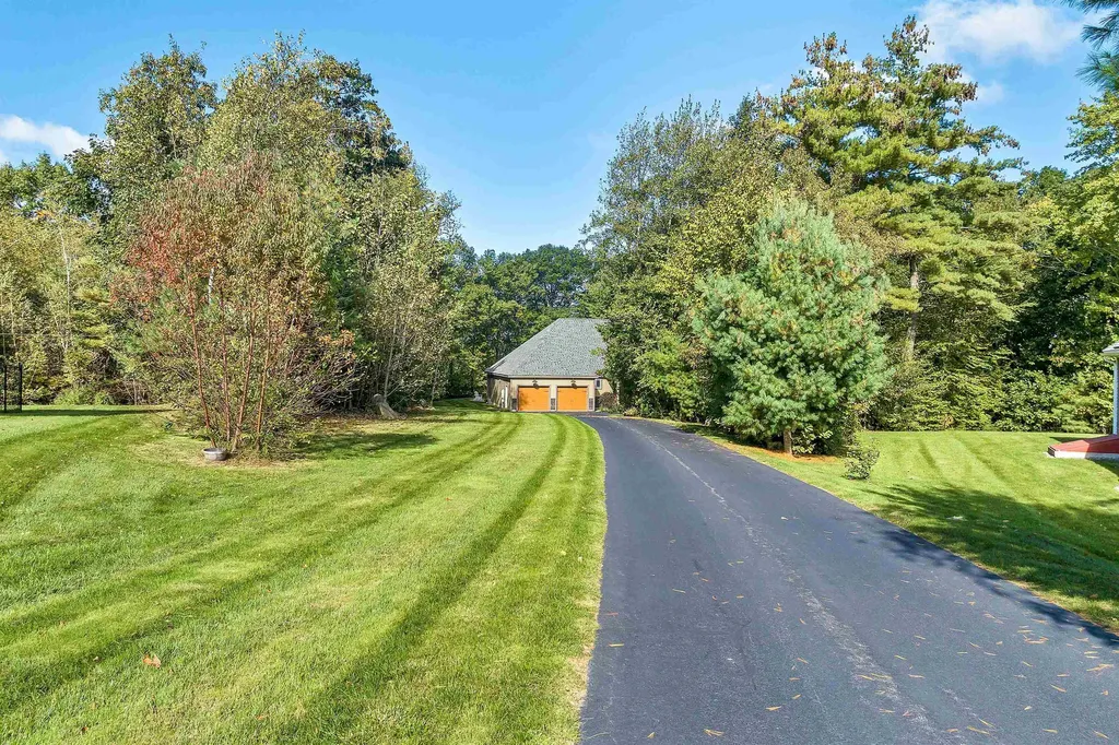 21 Aspen Drive Pelham NH 03076