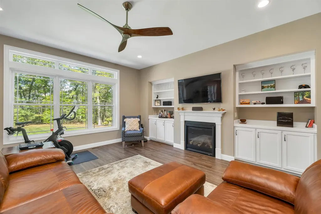 21 Aspen Drive Pelham NH 03076