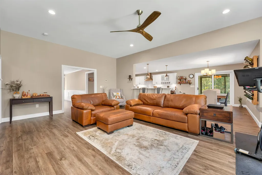 21 Aspen Drive Pelham NH 03076