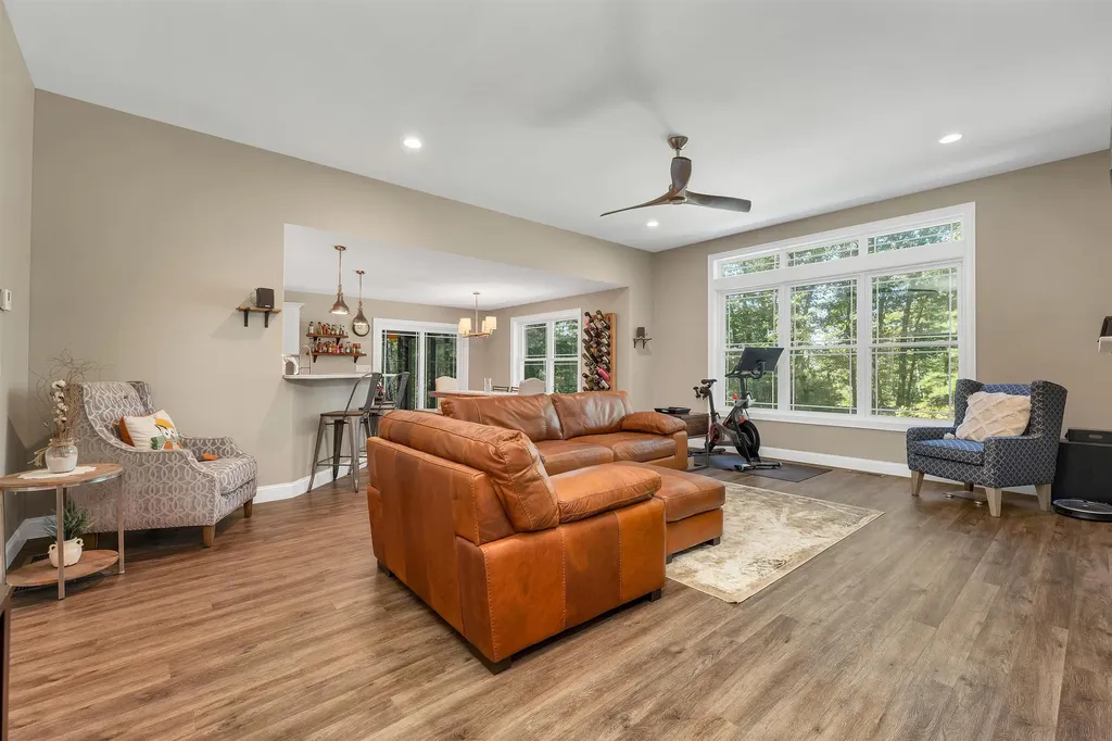 21 Aspen Drive Pelham NH 03076