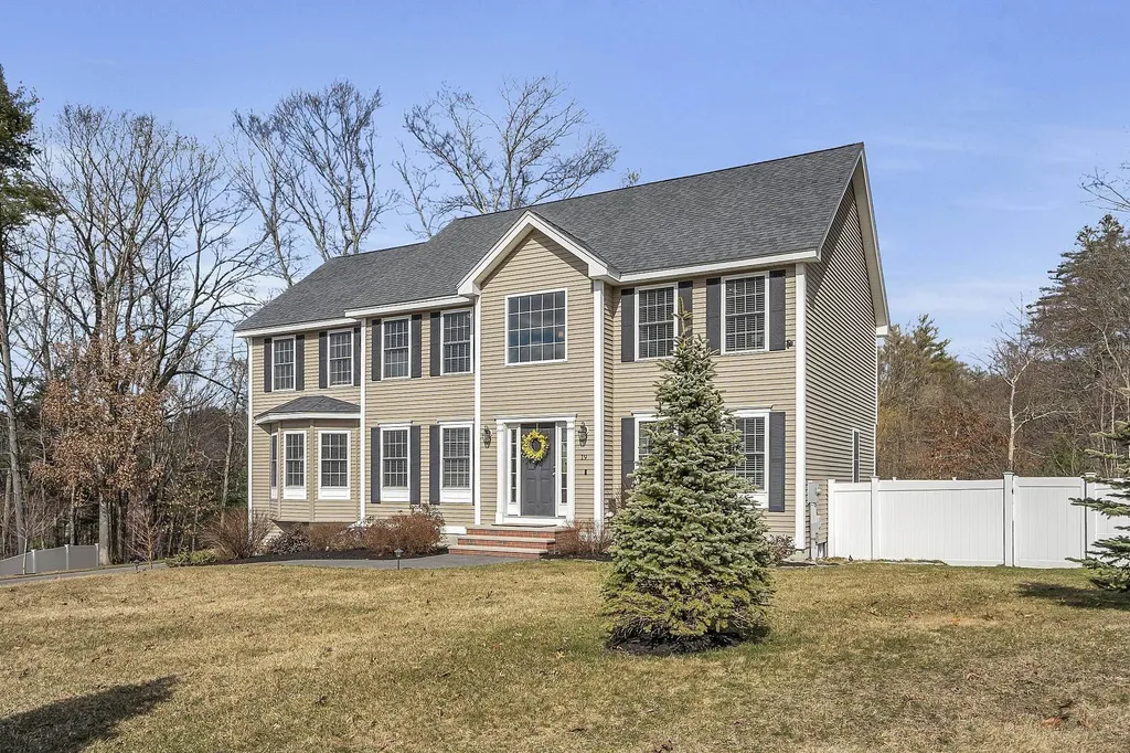 19 Ladyslipper Avenue Pelham NH 03076