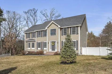 19 Ladyslipper Avenue Pelham NH 03076