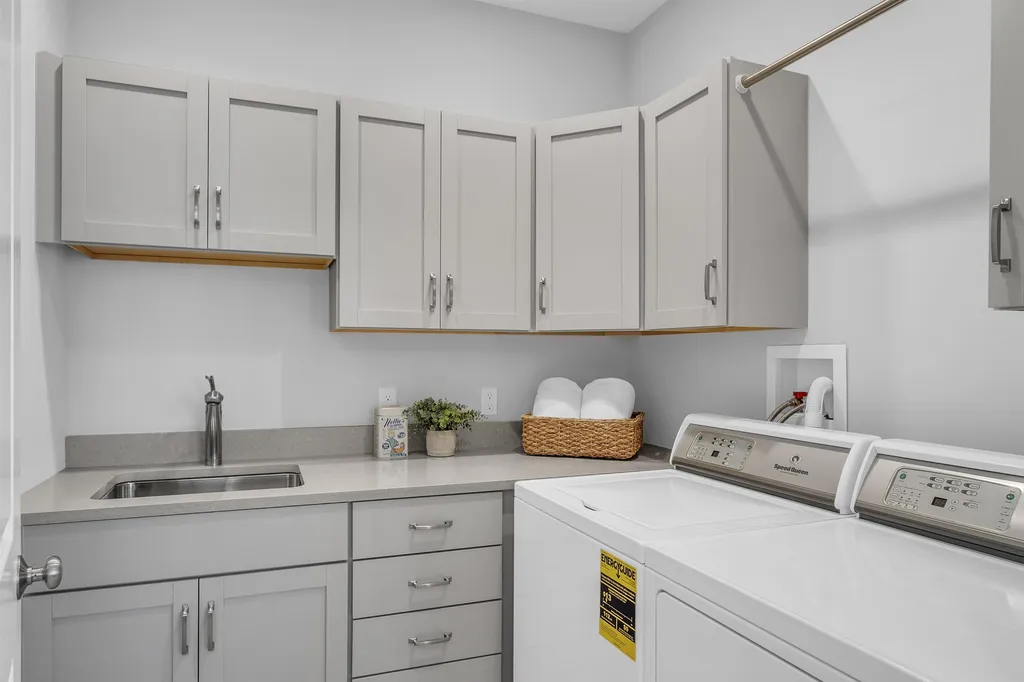 4 Jacqueline Way Stratham NH 03885