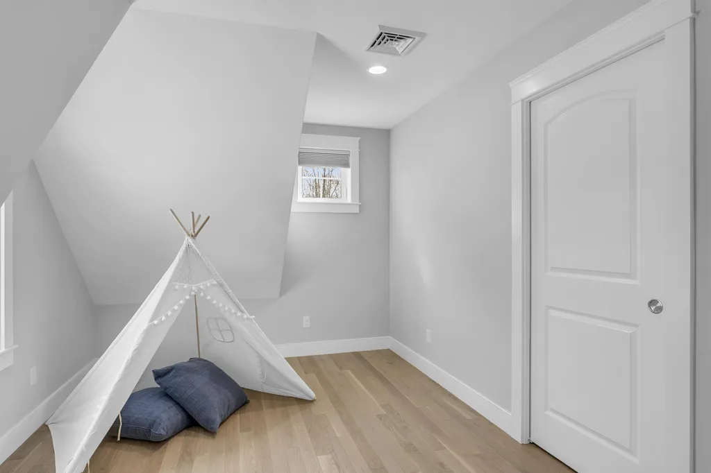 4 Jacqueline Way Stratham NH 03885