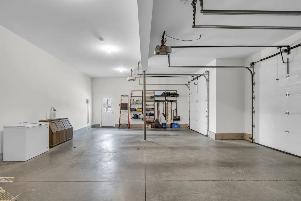 4 Jacqueline Way Stratham NH 03885