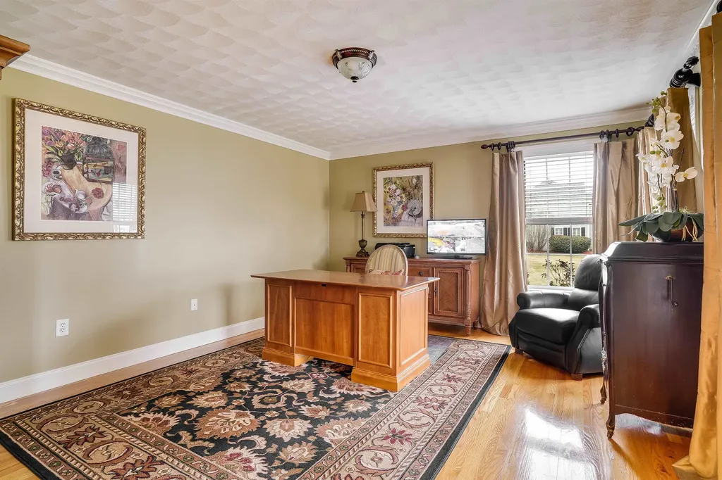 27 Priscilla Way Pelham NH 03076