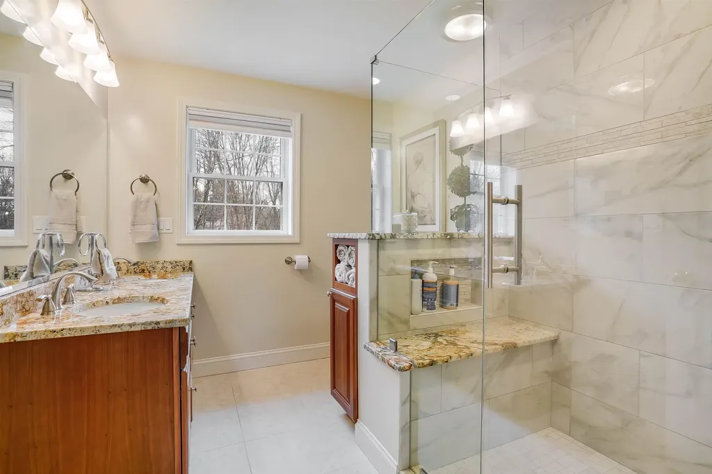 27 Priscilla Way Pelham NH 03076